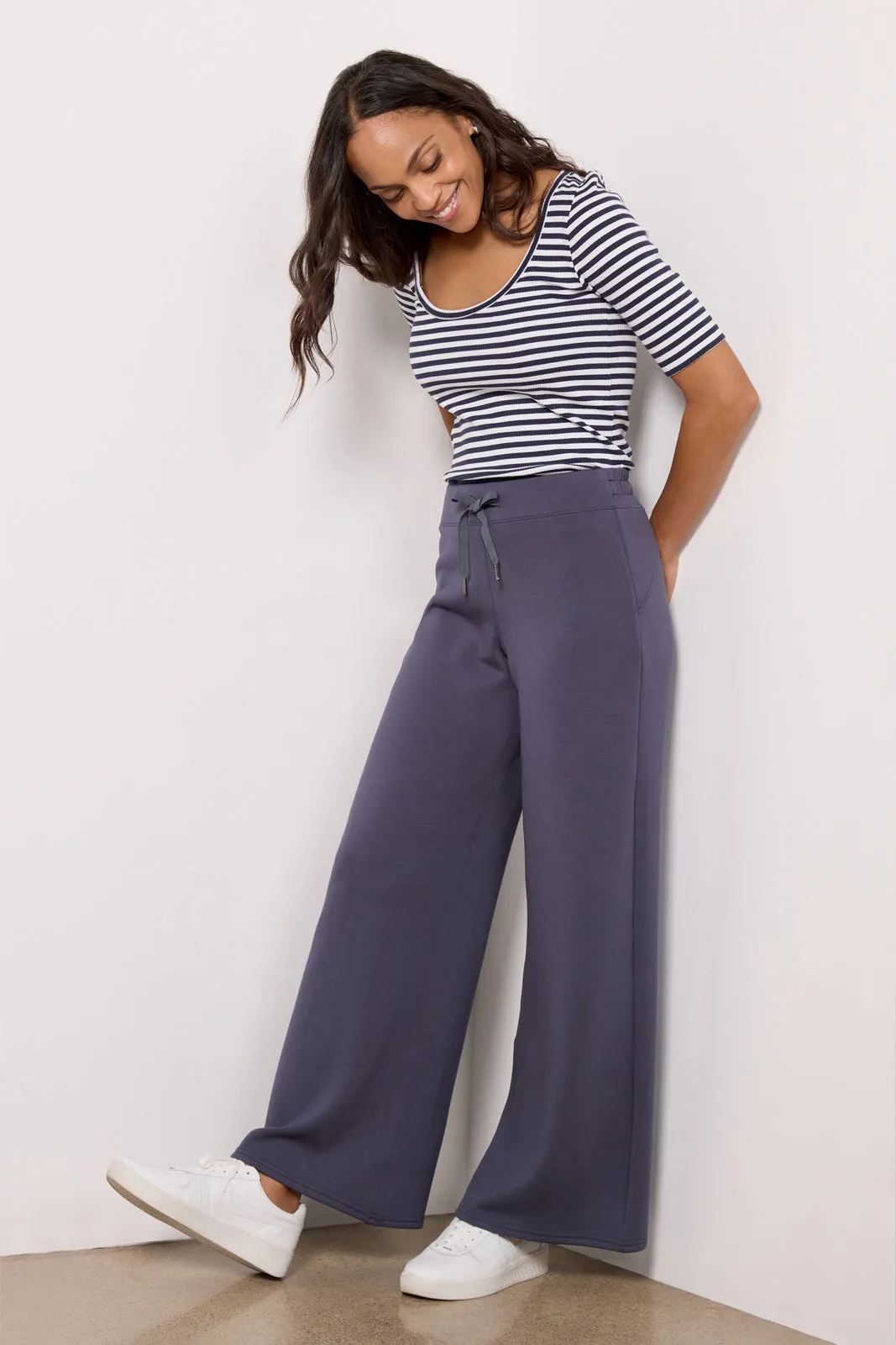 AirEssentials Wide Leg Pant