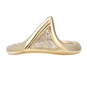 Fyn Unisex Triangle Solitaire Engagement Ring