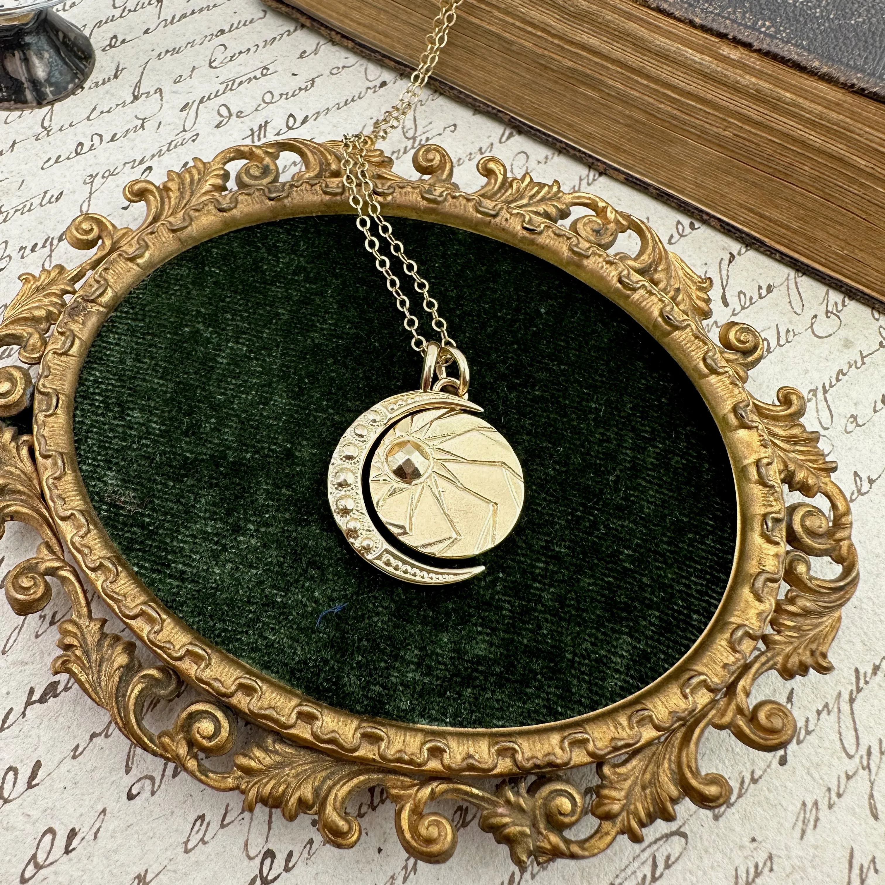 HORIZON MOON Necklace Set - Gold