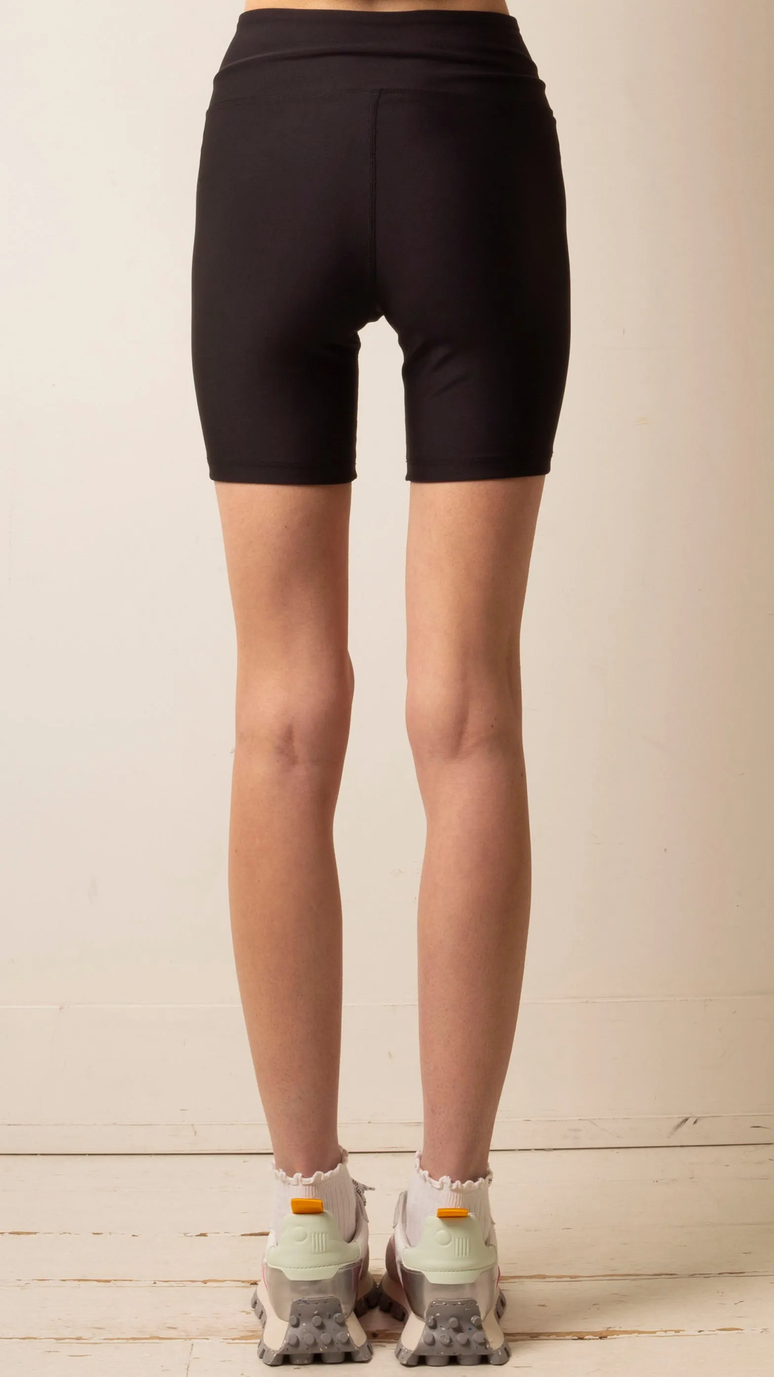 V Waist Biker Short - Black/White