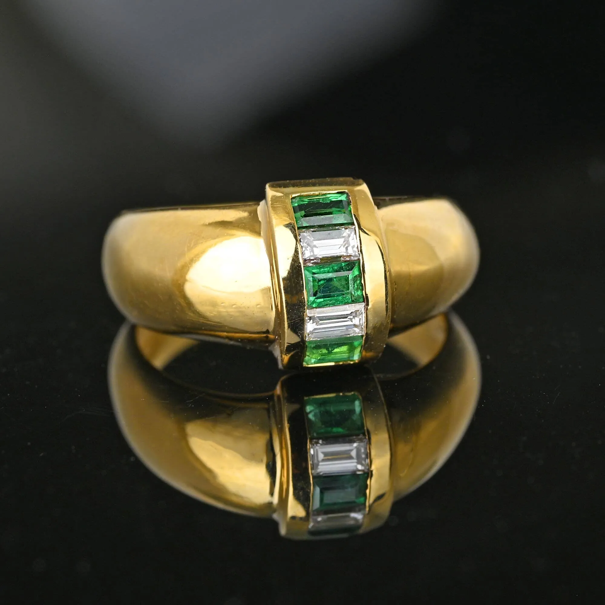 Vintage 18K Gold Roll Top Emerald Diamond Ring Band